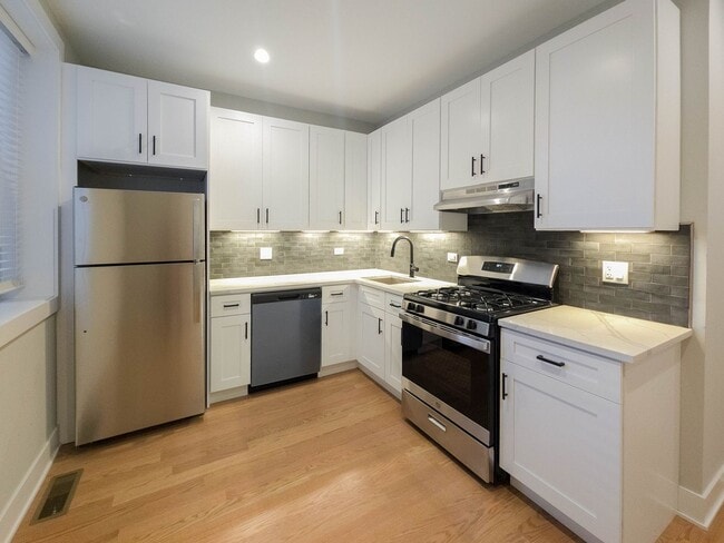 Building Photo - 4826 N Wolcott Ave Unit 1