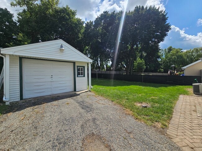 Photo - 275 N Seymour Ave