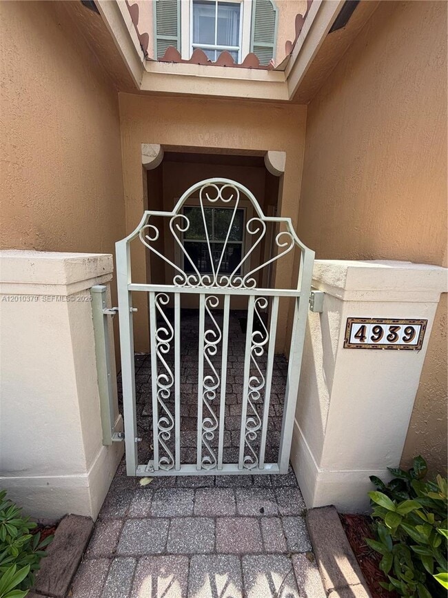 Photo - 4939 N Harbor Isles Dr
