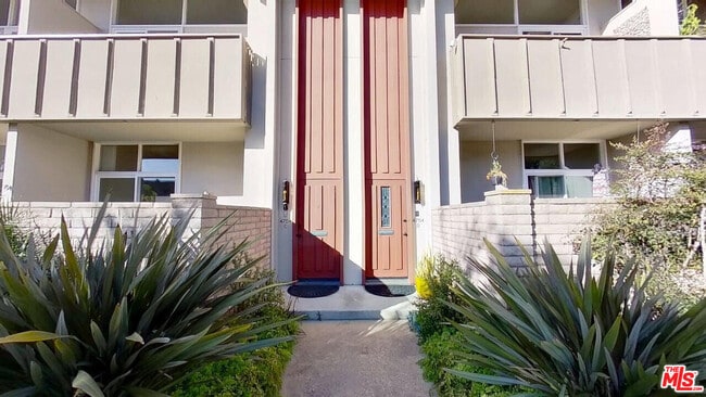 Building Photo - 4754 La Villa Marina