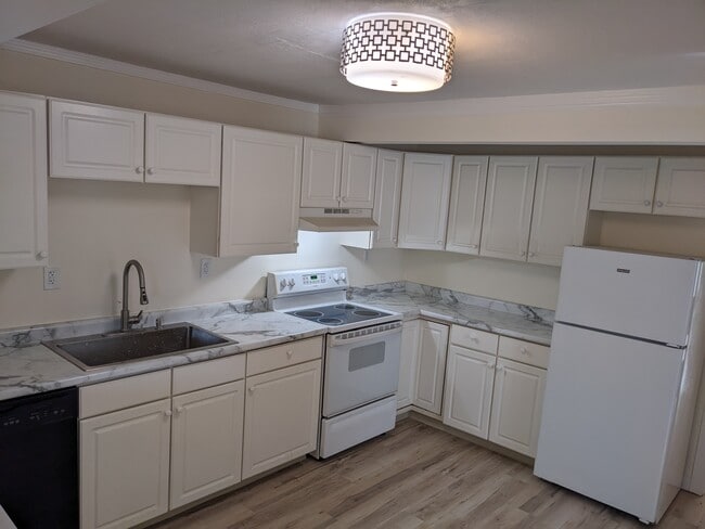 Building Photo - 306 E Northview Ave Rental