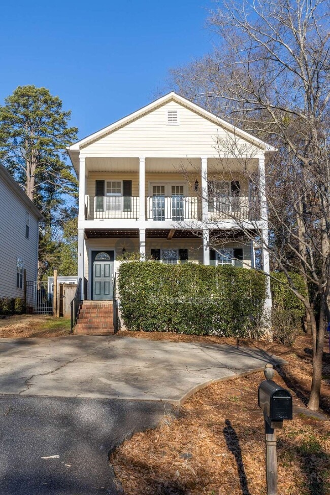 Building Photo - 102 Wellington Ave