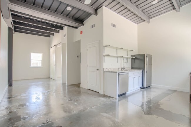 Building Photo - 728 Desire St Unit C