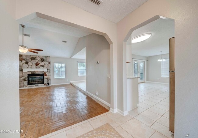 Photo - 305 S Star Ave