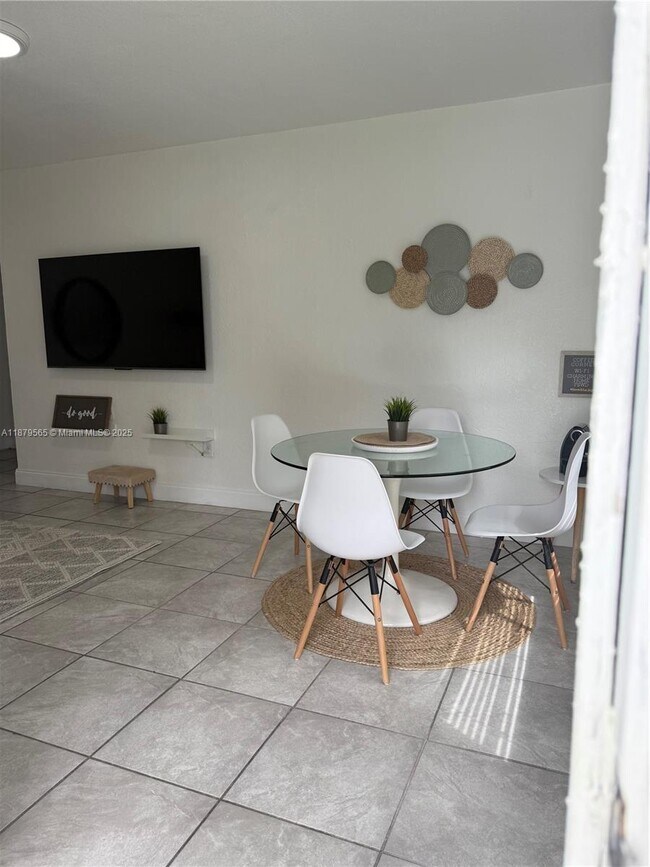 Photo - 27 NW 44th St Unit 27