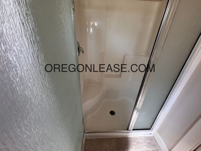 Photo - New construction 2 bedroom 2 bath Second floor Thurston duplex home Unit 5869 Aster st