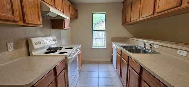 Photo - Available Now! Spacious 2 Bedroom 2 Bath Duplex in Longview!