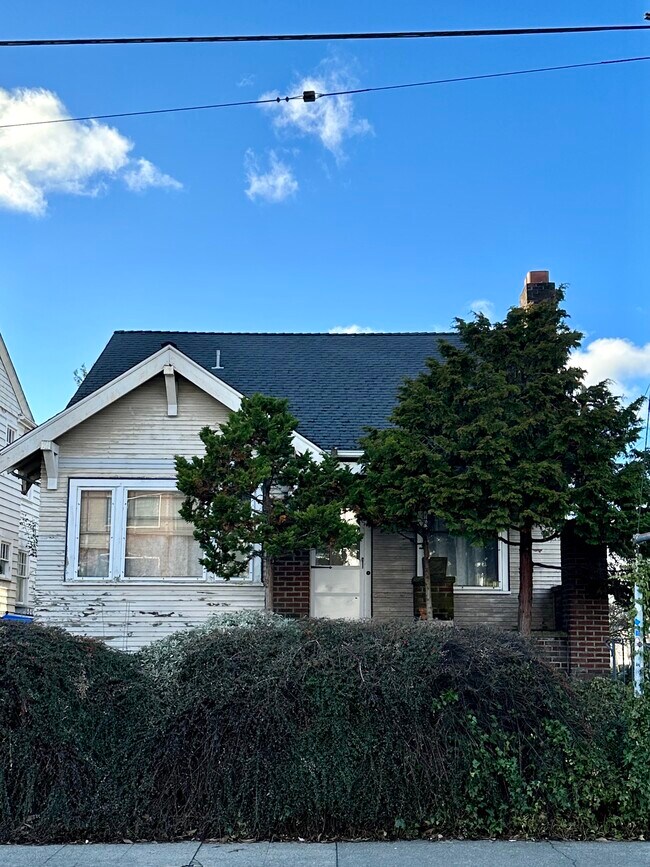 Photo - 745 10th Ave E House