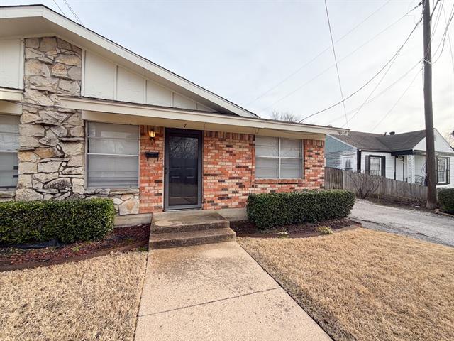 Building Photo - 902 Biloxi Dr