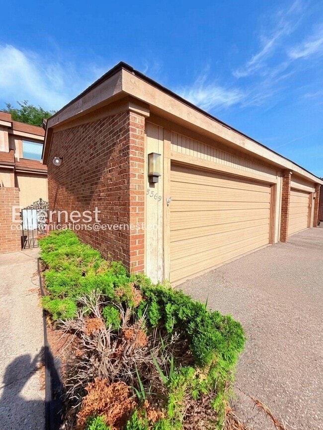 Building Photo - Modern Comfort with Ample Space - 2 Bed, 3 Bath, 1481 SqFt  | Pet Friendly | Available Now!