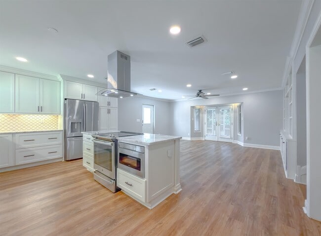 Photo - 810 Devon Dr