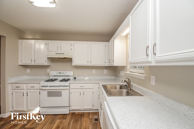 Photo - 1404 Chapel Hill Ln SW