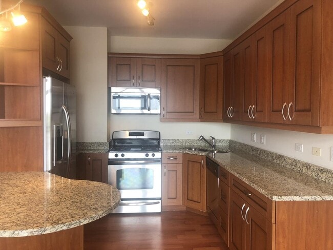 Building Photo - 6957 N Greenview Ave Unit 6A