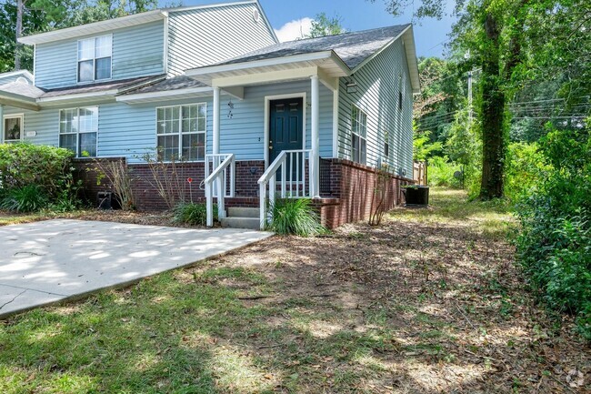 Building Photo - Spacious 3/2 Townhome