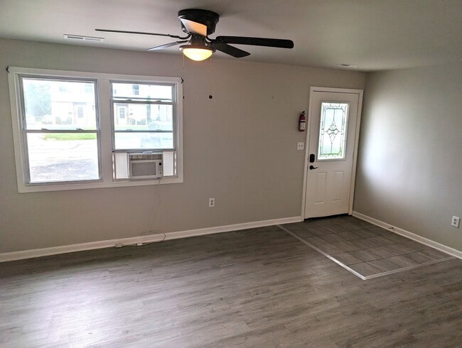 Photo - 950 N Brainard St