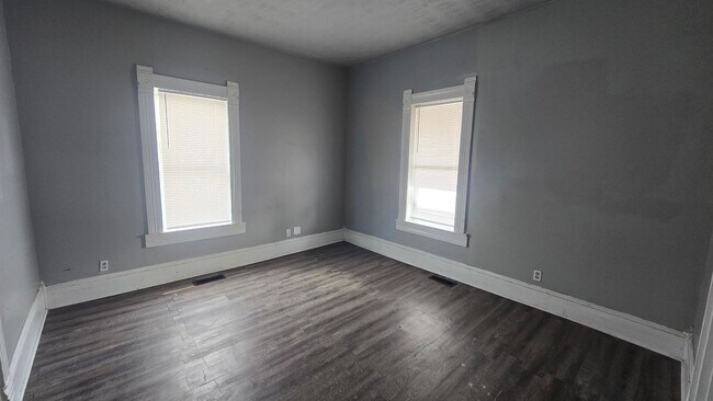 Photo - Spacious 3 Bedroom 1.5 Bath - Downtown!