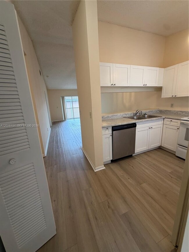 Building Photo - 4243 NW 114th Terrace Unit 4243