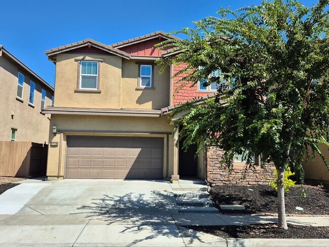 Building Photo - Adorable 4 bedroom 3 Bath with Loft
