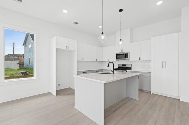 Building Photo - 9602 Valeca Dr Rental