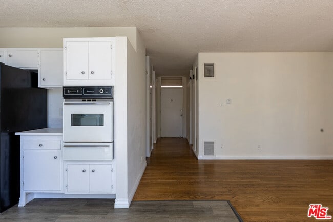 Photo - 3330 S Sepulveda Blvd