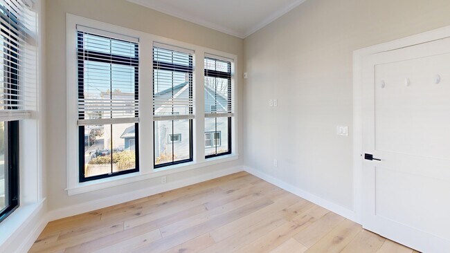 Photo - 163 Everett St Condo