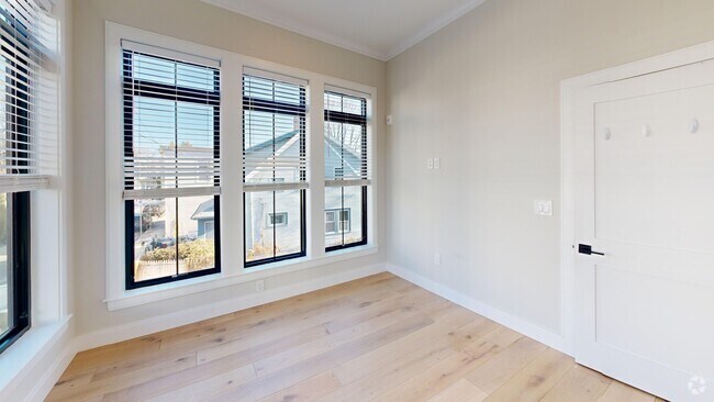 Building Photo - 163 Everett St Rental
