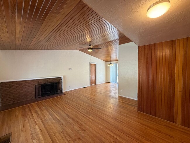 2838 La Veta Dr
