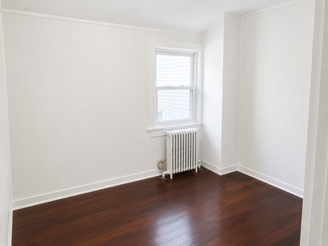 Dormitorio 1 - 131 S 7th Ave