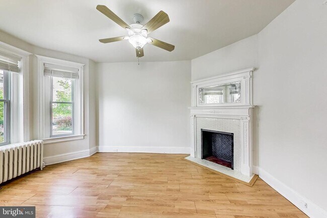Photo - 137 R St NE