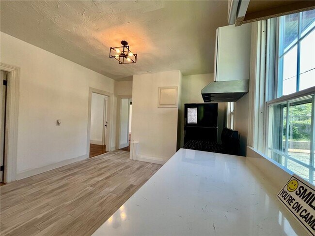 Photo - 1309 Smith St Unit 2