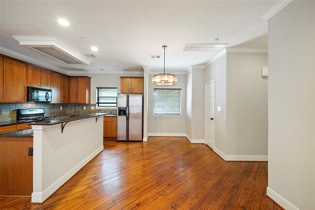 Photo - 2424 Navigation Blvd