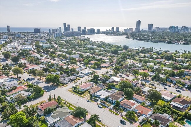 Building Photo - 1510 Normandy Dr Unit A