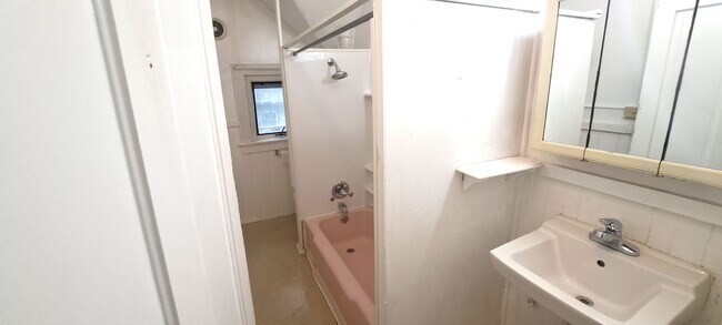 Photo - 112 Hudson St Unit Lower