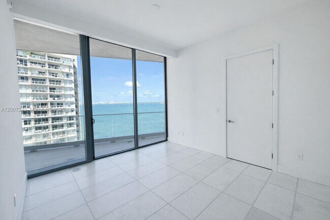 Photo - 175 SE 25th Rd Unidad 1204