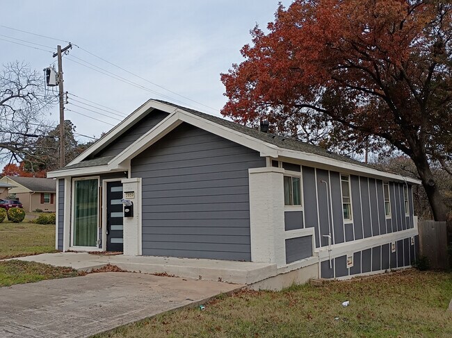 Photo - Room in House on W Brooklyn Ave