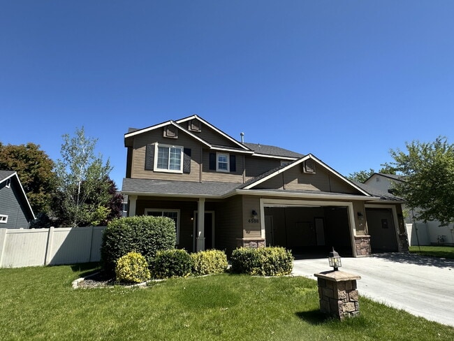 Photo - "Charming 4-Bed Home with Granite Accents & Hardwood Elegance in Meridian!"