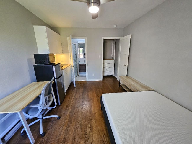 Photo - 512 Bayview Ave