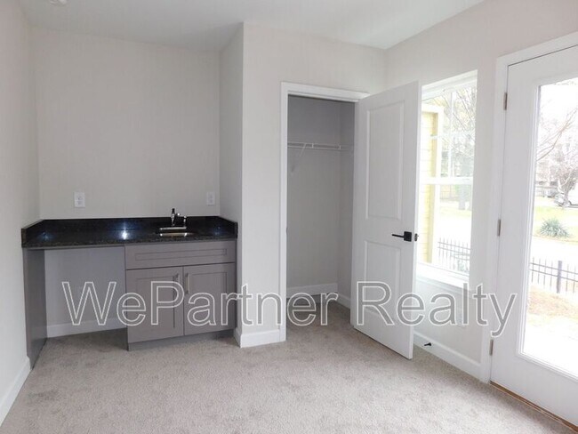 Photo - 1994 Main St NW