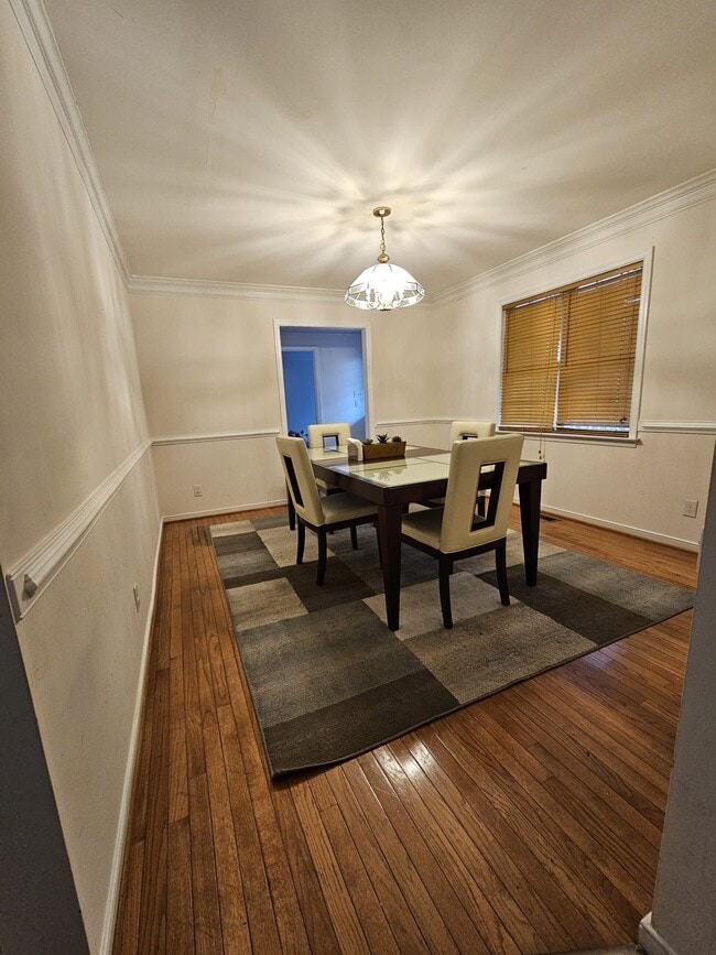 Building Photo - 1300 Lomond Dr