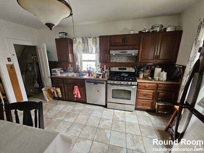 Building Photo - 58 Winship St Rental