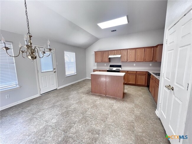 Photo - 347 Meadow Park