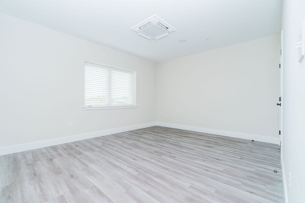 Riverwalk Apartments - Riverwalk Apartments Unit 206