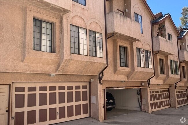 Building Photo - 2307 N Cahuenga Blvd Rental