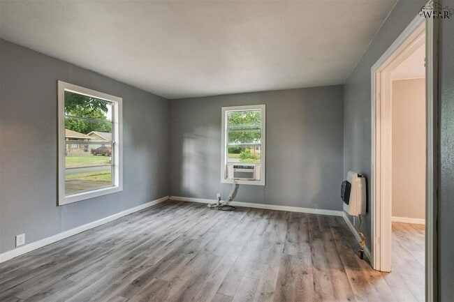 Photo - 523 W Inwood Dr