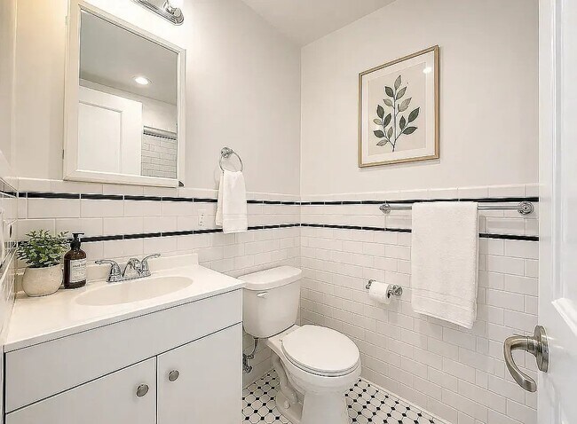105 Wilson Ave Unit 2L
