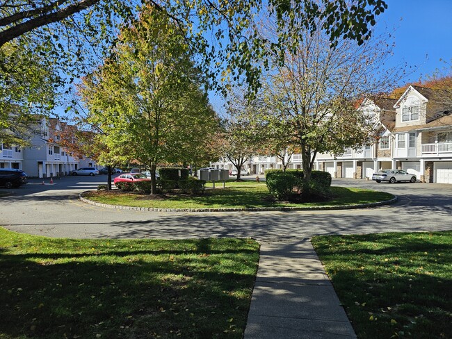Photo - 70 Loch Ln