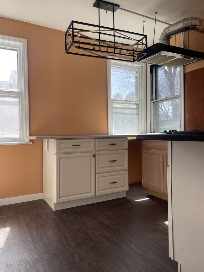 Kitchen - 301 Riverside Ave Apartments Unit 1stfloorback