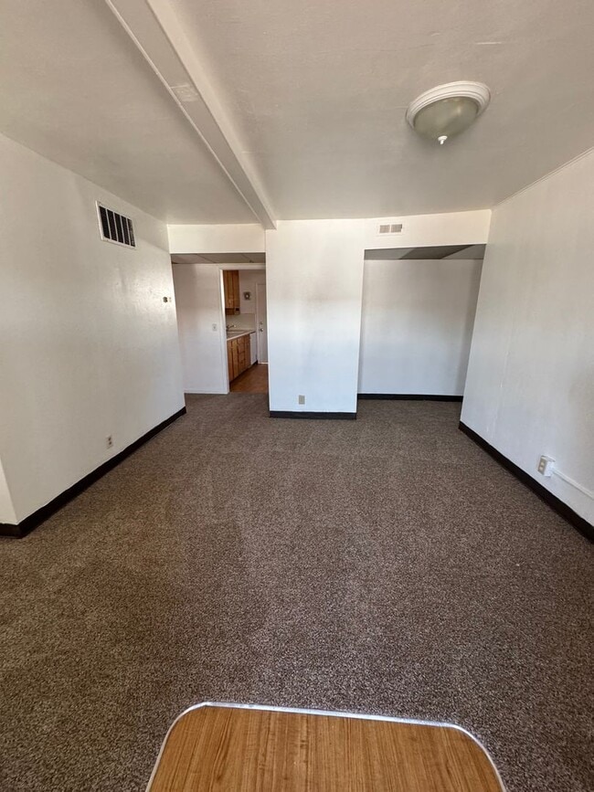 Building Photo - VMH-Vine Maple Triplex Unit 804-QU Rental