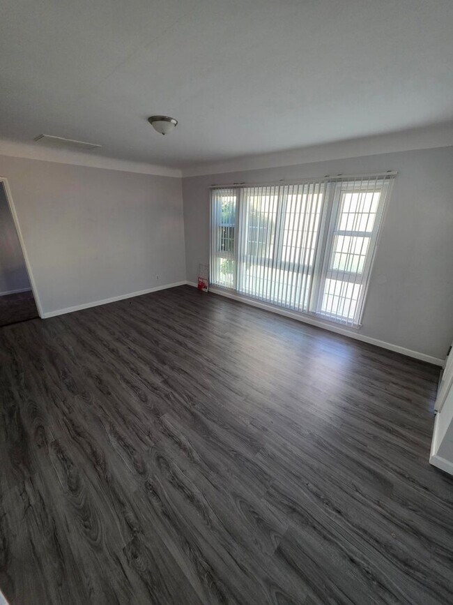 5527 W 118th