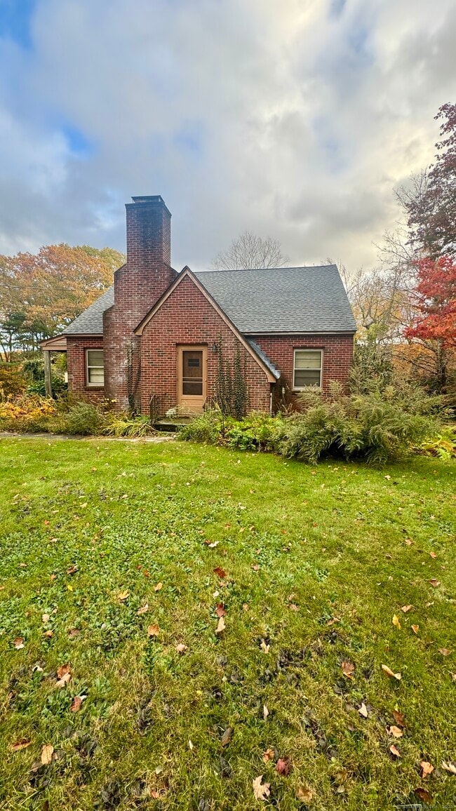 Building Photo - 45 Hoppen Rd Unit 2